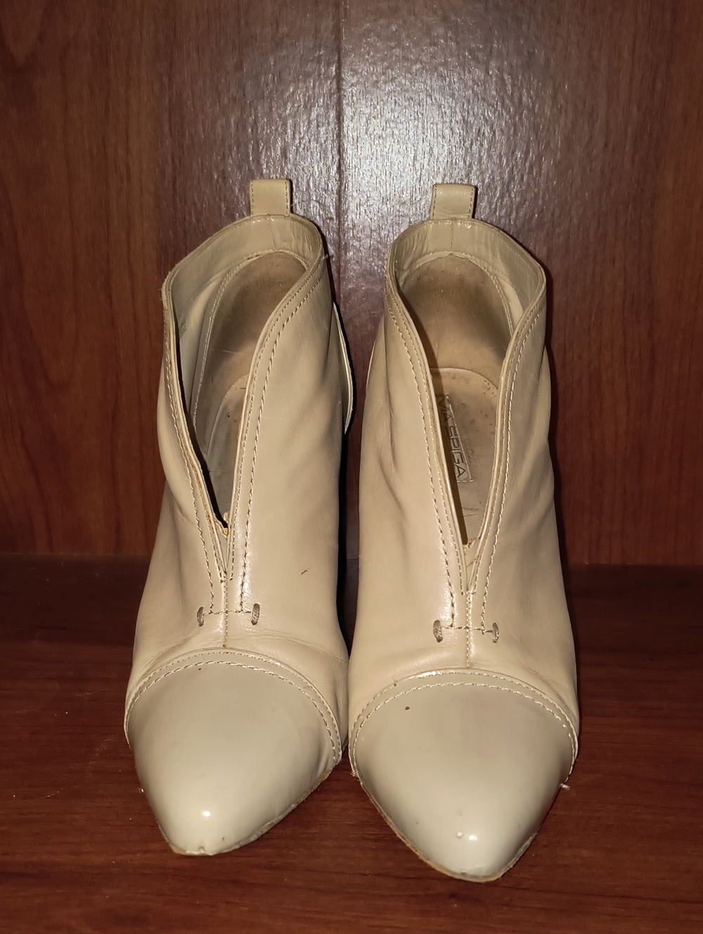 Vintage Women's Cream Pointed-Toe Ankle Boots